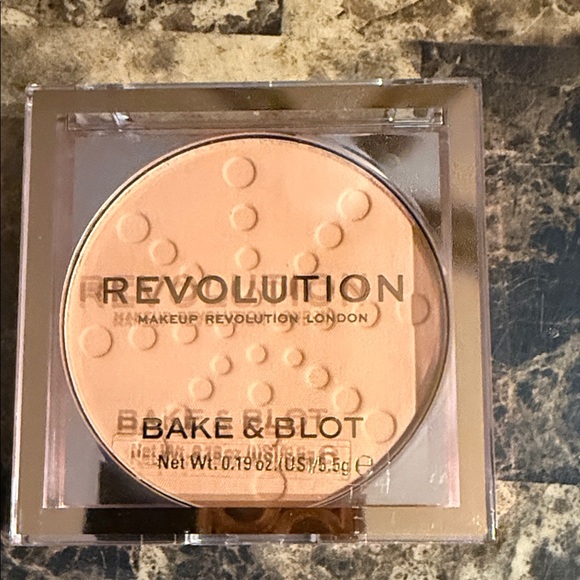 Revolution Bake & Blot Powder - peach - Picture 1 of 4